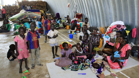 Người dân Nam Sudan tị nạn trong một cơ sở của LHQ